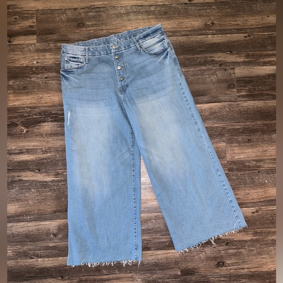 Time and Tru Blue Denim High Rise Wide Legged Jeans Size 16 - Picture 3 of 9